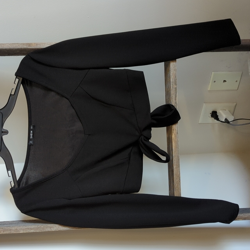 Shein Black crop top, long sleeve, tie bottom
